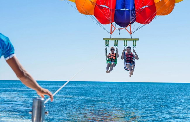 Volo in parasailing di 10 minuti sulla baia di St. George con foto e video inclusi - Foto 5