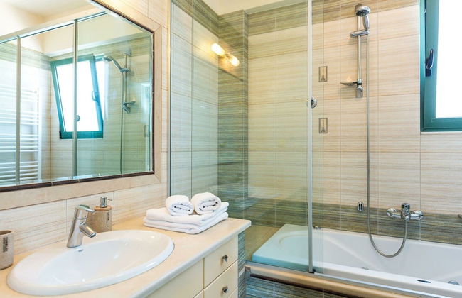 Secluded Villa w Private Pool, Children Play Area, Pool Table, BBQ & Sea Views - Foto 14