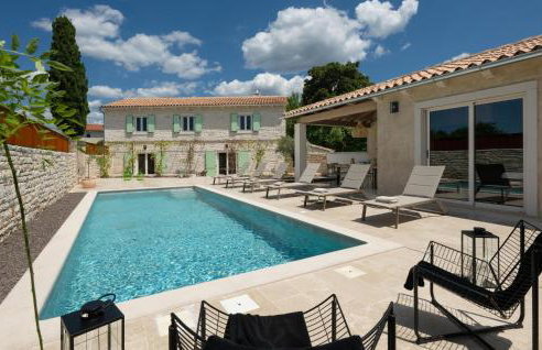 Nice Home In Zminj With Sauna - Photo 9