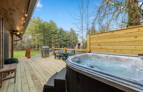 Family fun, romantic Hot Tub, Firepit, King Bed 15 min from Blue Ridge & Ellijay - Foto 13