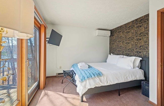 Pirate-themed Lakefront Home w/ Kayaks, Game Room, Views & Hidden Treasure Hunt - Foto 11