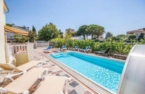 Villa espaciosa cerca de la playa de Sant Pere Pescador - Foto 1