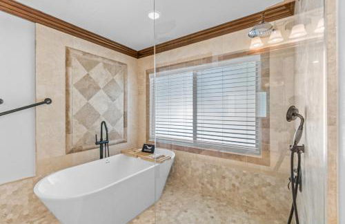 Across from Beach- 3 Master Suites, Heated Pool & Spa, Tanning Ledge, Golden Tee - by Maven Vacation Rentals - Foto 24