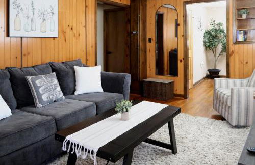 Mountain Cabin w Hot Tub Deck Grill & Fire Pit - Foto 12