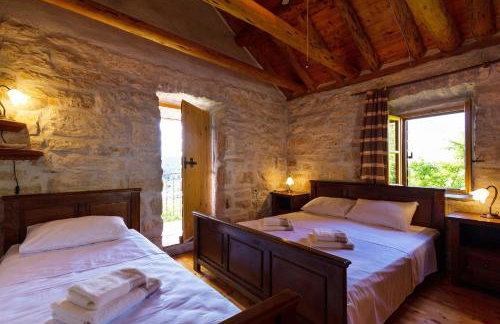 Old Small Stone House - Photo 27