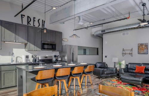 Penthouse City Overlook 2BR Apartment - free parking - Foto 2