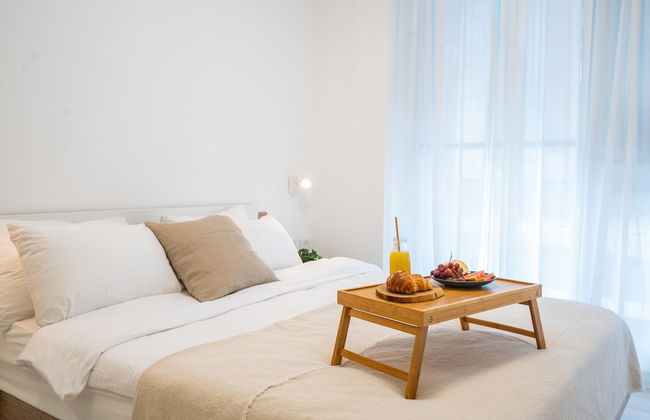 Sunlit Urban Escape with Balcony by Sea N Rent - Foto 7