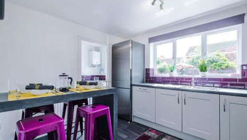 Beach Retreat with Hot Tub Sleeps 8 - Foto 5