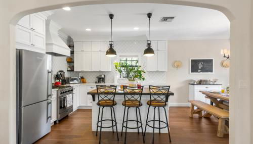 Spanish 4BR Compound w Casita & Private Yard - Foto 3