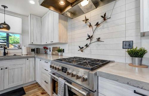 A-Frame Wonders Hot Tub w Mountain Views - Foto 16