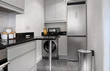 Guildford - 2 Bedroom House - Parking - Foto 7