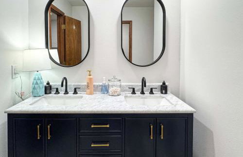 Riverfront Retreat - Right next to the White River - Foto 22