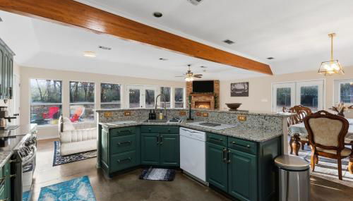 Oakwood Oasis- 1,4 Acres of Tranquility home - Foto 3