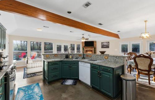 Oakwood Oasis- 1,4 Acres of Tranquility home - Foto 3