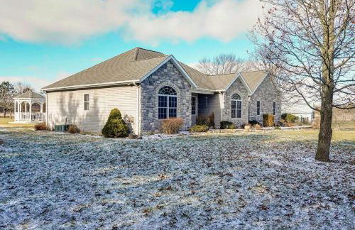 Elegant Pataskala Home with Hot Tub and Fire Pit! - Foto 38