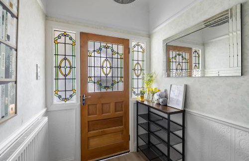 Substantial 5 bedroom townhouse with disabled access apartment, private off road parking space with EV point from 15th April 26, jaccuzi bath, Netflix and Wifi, near Argyle, boutique shops eateries and pubs - Foto 24