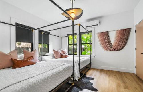 Hacienda Flamingo Unit 1 - Spacious Designer Flat with Sunroom & Style - Foto 21