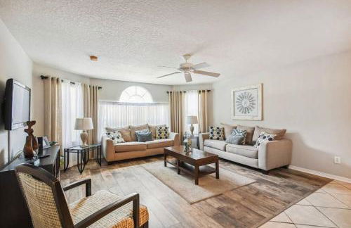 SPECTACULAR, NEW Professional Decor, Near Dis, NO Steps, Pool, Patio, LOW Rates! - Foto 47