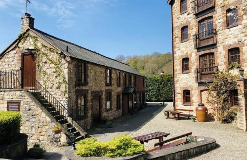 The Old Mill Holiday Cottages, Nr Mold - Foto 52