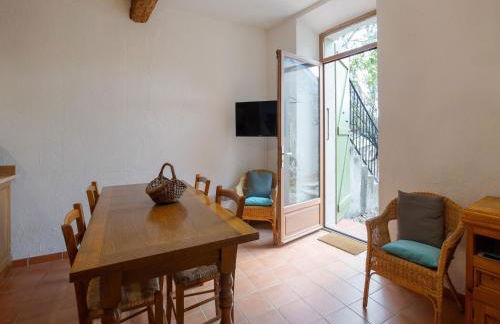 Charming Holiday Home in Tautavel with Balcony - Photo 10