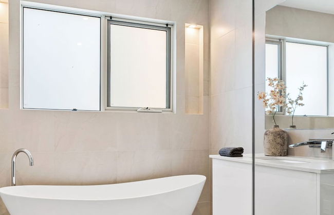 Hillside Luxe With Spa Bay Views - Foto 19