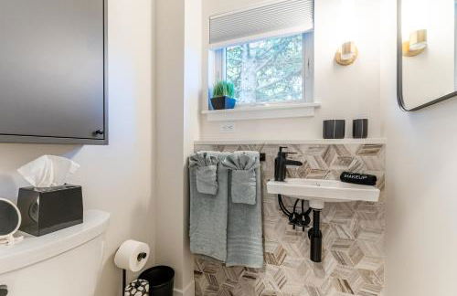 30-Day Minimum Boulder Bright & Modern Private 1BR 2BA ADU - Photo 49