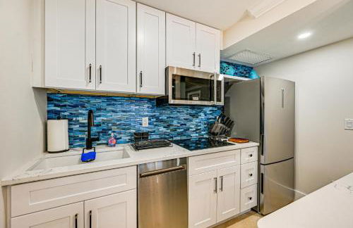 Upscale Naples Condo with Pool Access Walk to Pier! - Foto 10