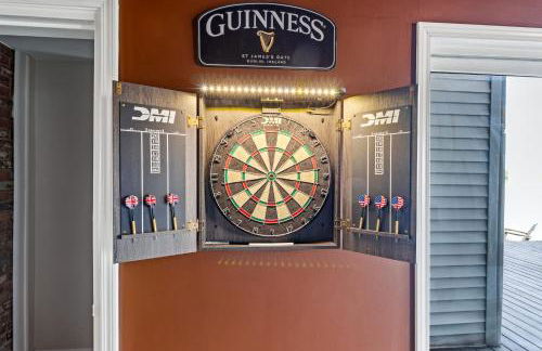 New Renovated 5BD Home with Hot Tub Sauna & Game Rm - Foto 76