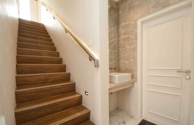 Villa Kota Bunga Puncak 4 Bedroom - Photo 16