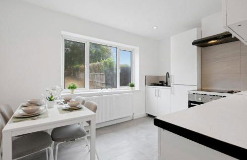 3Bed House-Free Parking - Foto 25