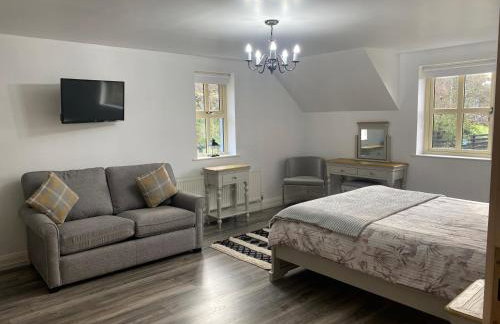 Rostrevor Valley 6-Br Sleeps 20 w Hot Tub & View - Photo 19