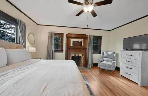 Unique Cabin With Hot Tub Close to Town - Foto 27