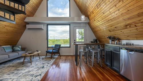 Cozy 2BR A-Frame Cabin w Hot Tub & Lake Views - Foto 4