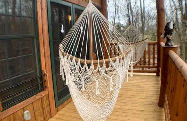 Magical Tree House Experience with a Private Hot Tub in Shenandoah Valley, Virginia - Foto 15