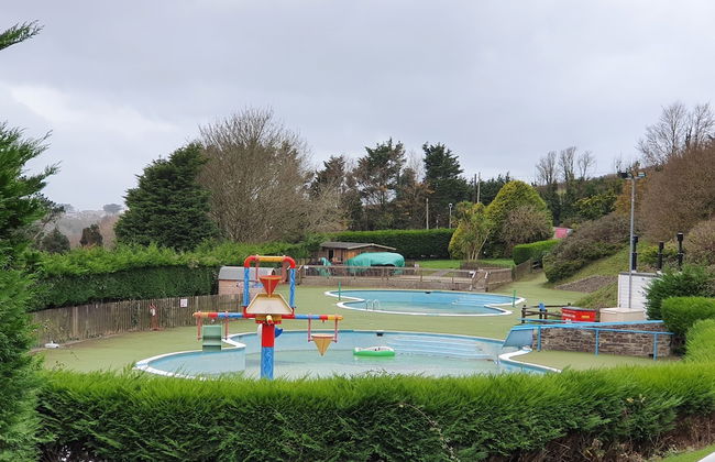 3 Bedroom Caravan, Sleeps 8, at Parkdean Newquay Holiday Park - Foto 16