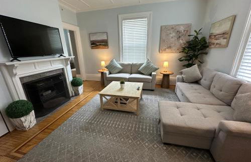 Charming Victorian Home Downtown Newport - Photo 25