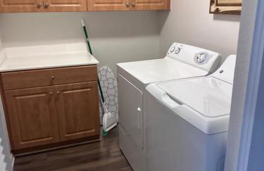 Spacious, Comfortable, and Central Condo - Foto 11