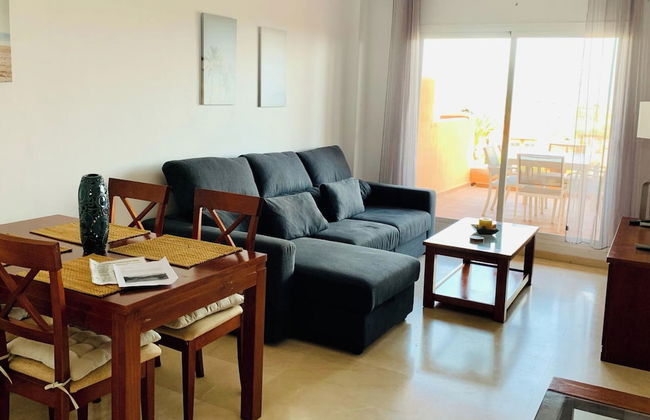 Seaview 2 Bed Apartment Sleeps 4 - Terrace - Pool - Foto 5