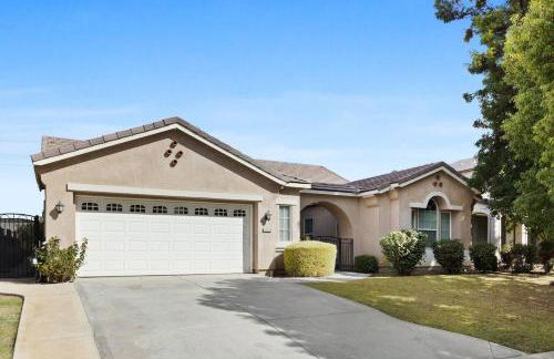 Stylish Silver Falls 4BR KING Master Game Room - Photo 1