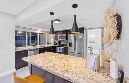 SUN VILLA Heated Pool Near Hard Rock & Beach - Foto 11