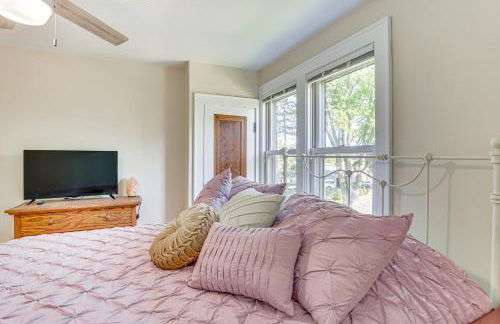 Charming Lake Mills Home Near Rock Lake and Beach - Foto 14