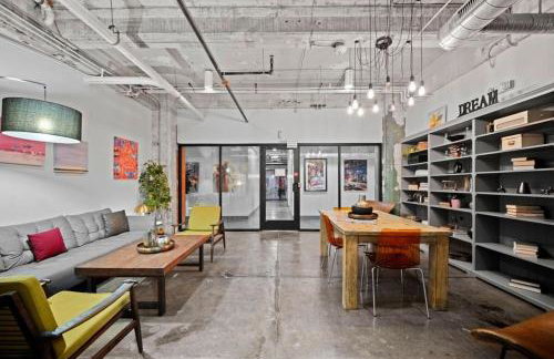 Luxury Downtown Loft Getaway with Gym, Pool, Game room - Foto 22