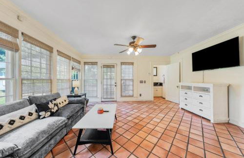 Group Getaway in a Grand Historic Home 15 minutes to Fort Benning Sleeps 10 - Foto 5