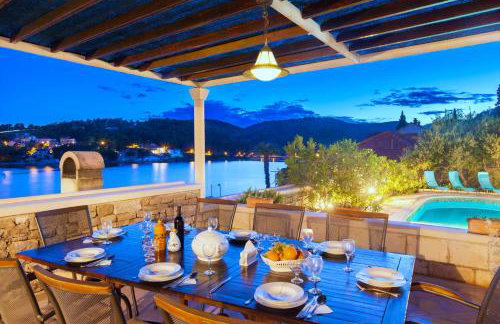 Your Family Oasis by the Sea Villa Mir Vami, heated pool - Photo 4