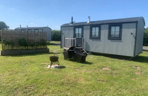 Springwood Shepherd Huts Glamping York - Photo 12