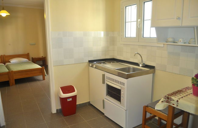 Holiday Studio Apartments Yannis on Agios Gordios Beach in Corfu - Photo 11