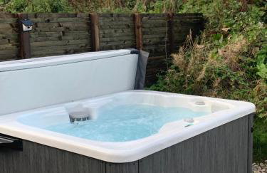 Red Squirrel Pod with Hot Tub - Foto 7