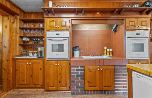 Spacious Family Home - 10 Mins to Cartersville - Photo 15