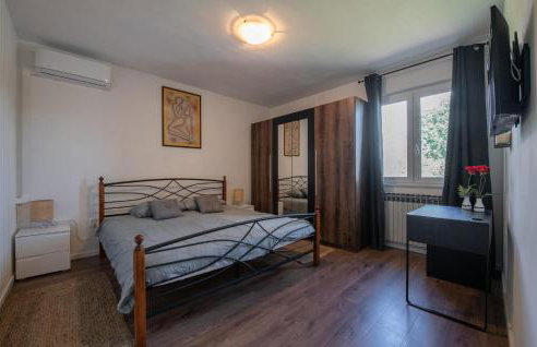 6 Bedroom Beautiful Home In Nedescina - Foto 26