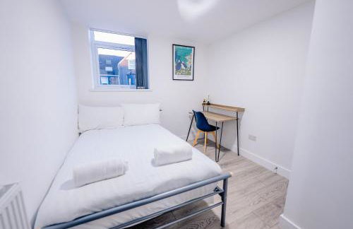 10BR 4Bath Home, Stag Do, Contractors, Big Group - Foto 17